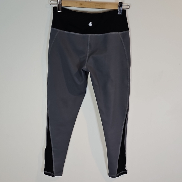 Lululemon Athletica Gray and Black Leggings with Stretchy Fit - Picture 3 of 7